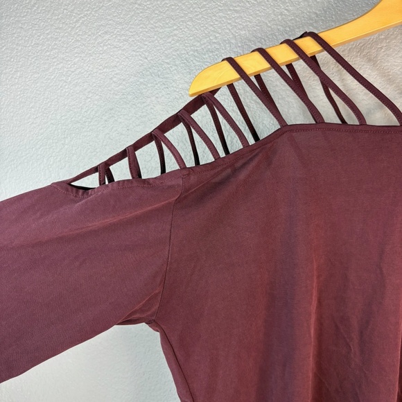 Buckle Black - Maroon Exposed Shoulder Strappy Top - Picture 2 of 7